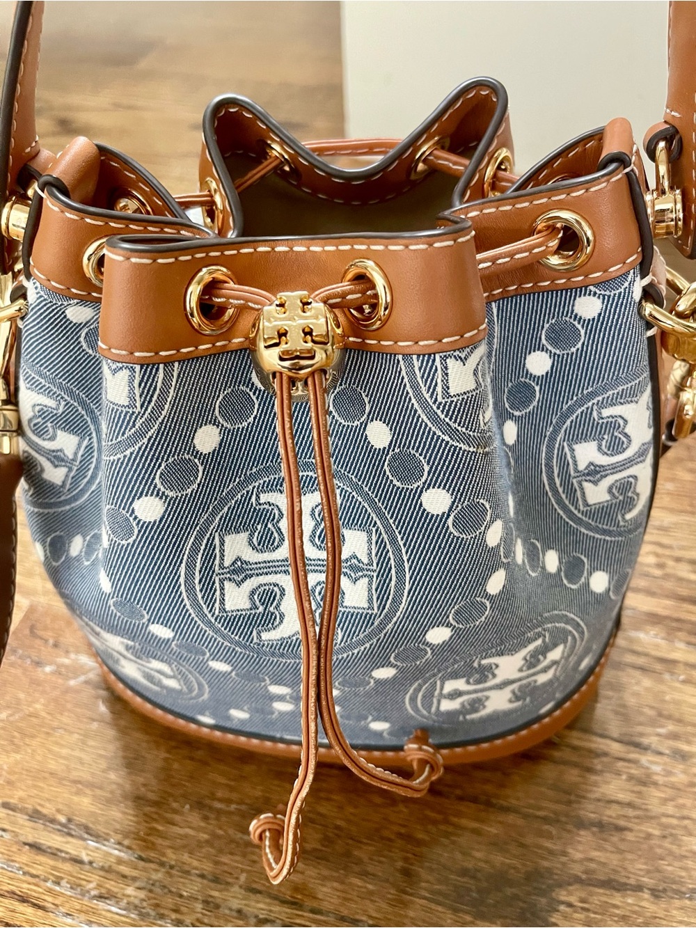 Tory Burch Monogram Bucket Bag - Picture 5 of 14